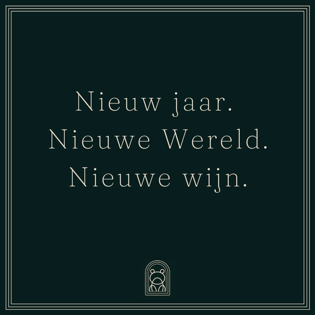 Afgelopen vrijdag was het alweer tijd voor de 17e editie van Orde Anura. Een bijzondere bijeenkomst dit keer, want voor deze Nieuwjaarseditie nodigden we ook onze partners uit. We blikten kort terug op de afgelopen drie jaar en ook mocht een vooruitblik niet ontbreken. Dit alles natuurlijk onder genot van een aantal goede wijnen. Deze Nieuwjaarseditie linkten we aan wijnen uit de Nieuwe Wereld, en wel uit Zuid-Afrika om precies te zijn.
En als er één plek is waar Liefde voor Wijn en Hart voor de Zaak perfect samen komen, dan is het wel op de locatie van deze avond: de Wijnkelder. Van Het Viswijf en Wijn bij Stijn. Het zal je niet verbazen dat de wijnen die we dronken meer dan lekker waren en de locatie een absolute parel.
@hetviswijfdenbosch @wijnbijstijn_